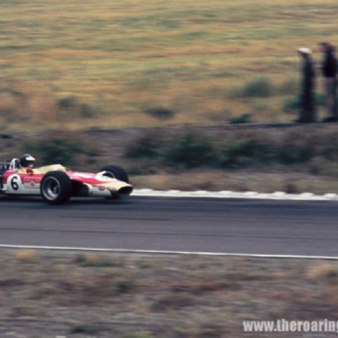 Doublé des Lotus à Warwick Farm avec Jim en tête devant Graham Hill
© Ian Peak (The roaringsaison)